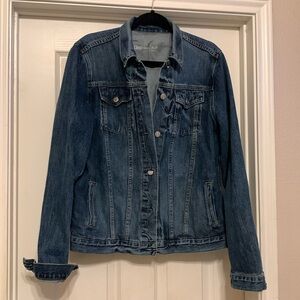 Women’s jean trucker jacket